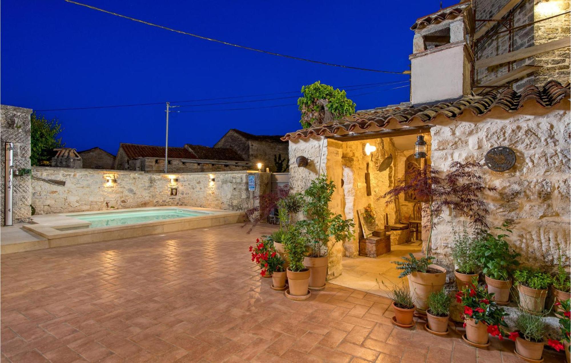 Amazing Home In Foli With Kitchen Esterno foto