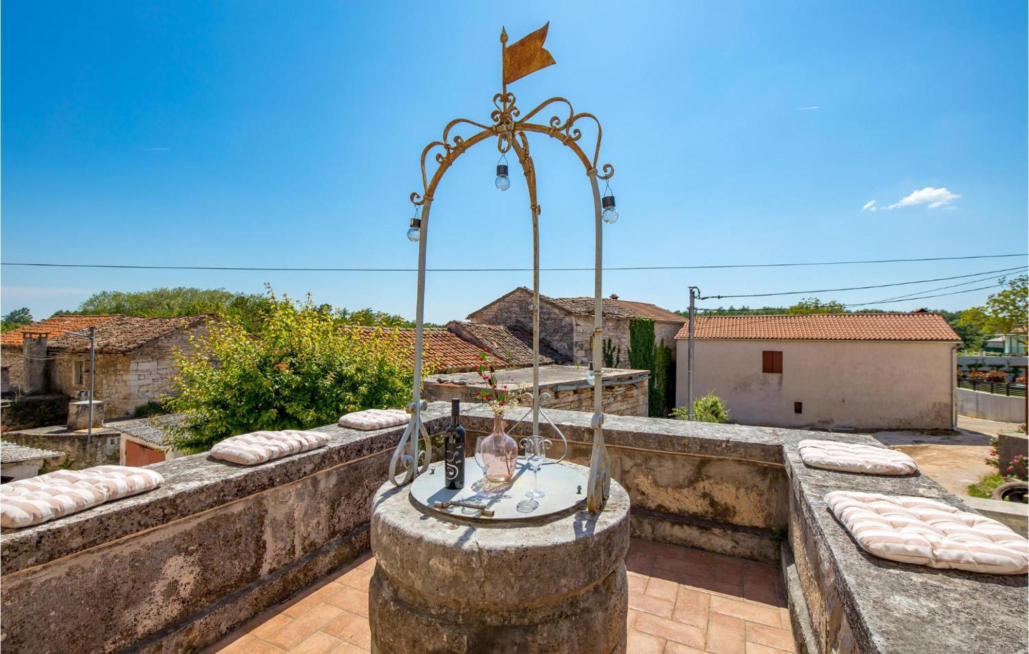 Amazing Home In Foli With Kitchen Esterno foto