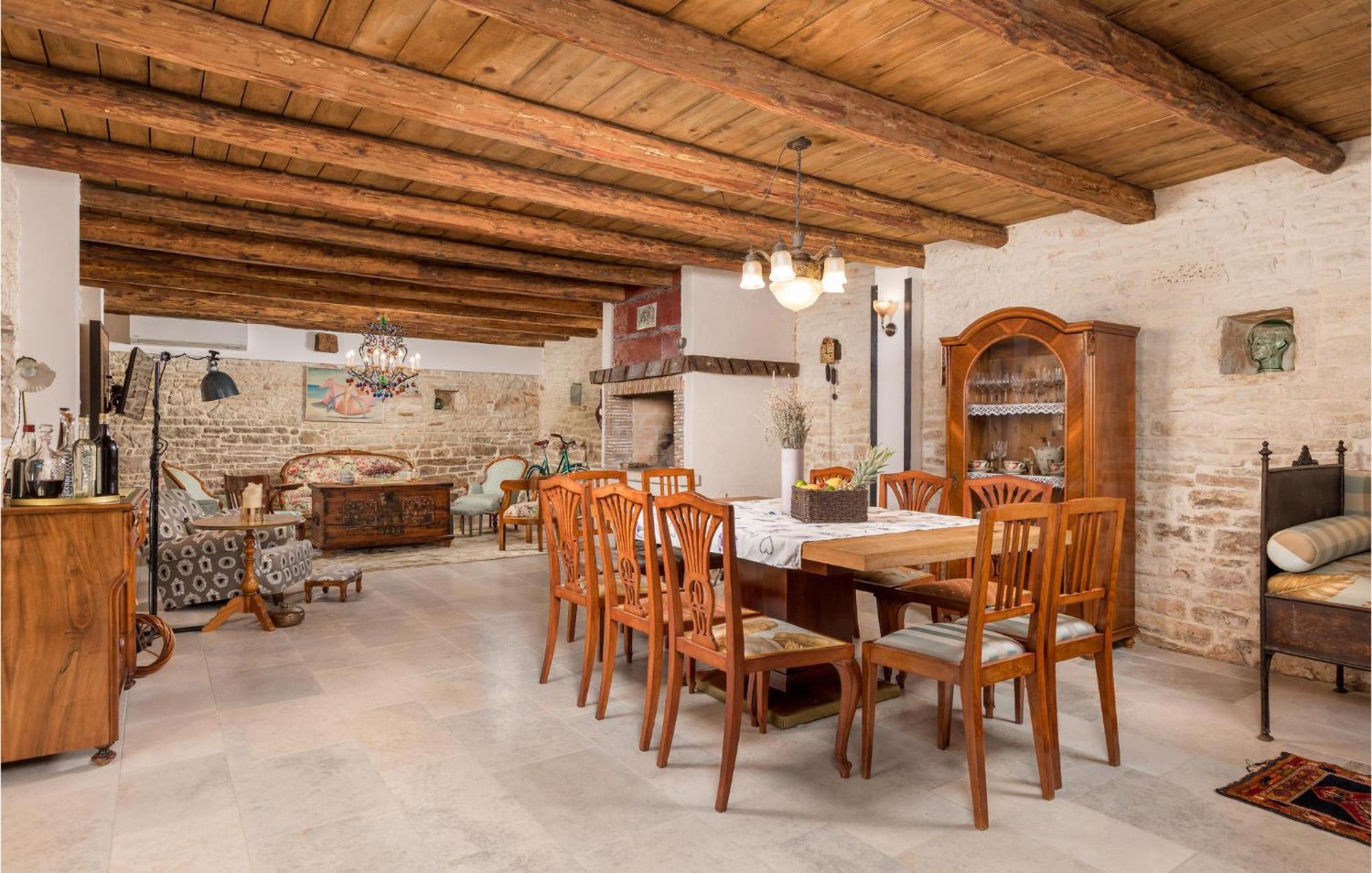 Amazing Home In Foli With Kitchen Esterno foto