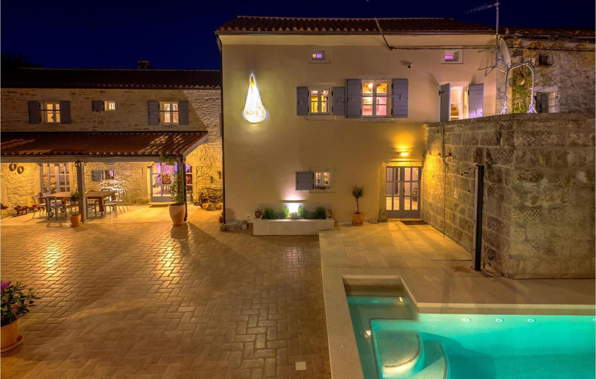 Amazing Home In Foli With Kitchen Esterno foto
