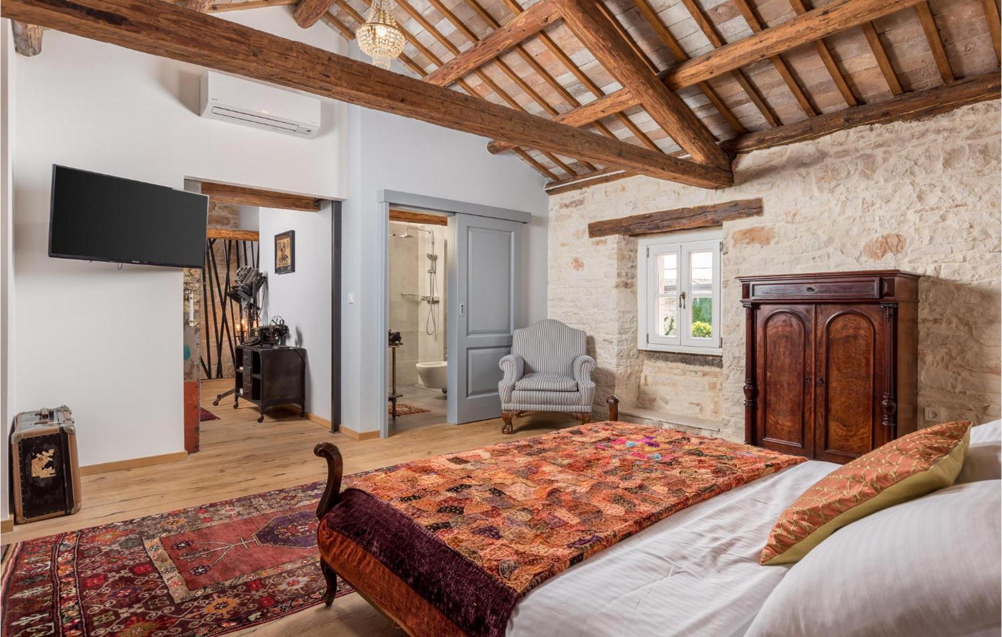 Amazing Home In Foli With Kitchen Esterno foto